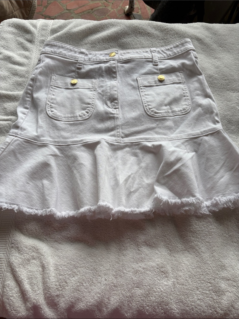Michael Kors White Denim A-Line Ruffle Hem Skirt. Size 8